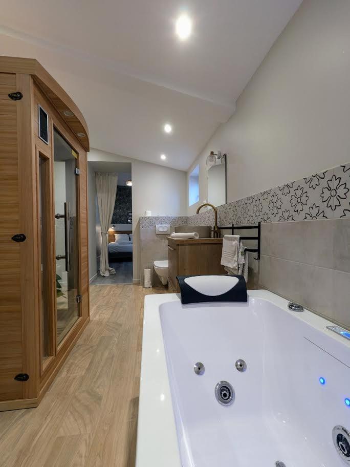 Le Boheme, Sauna & Spa Riorges エクステリア 写真