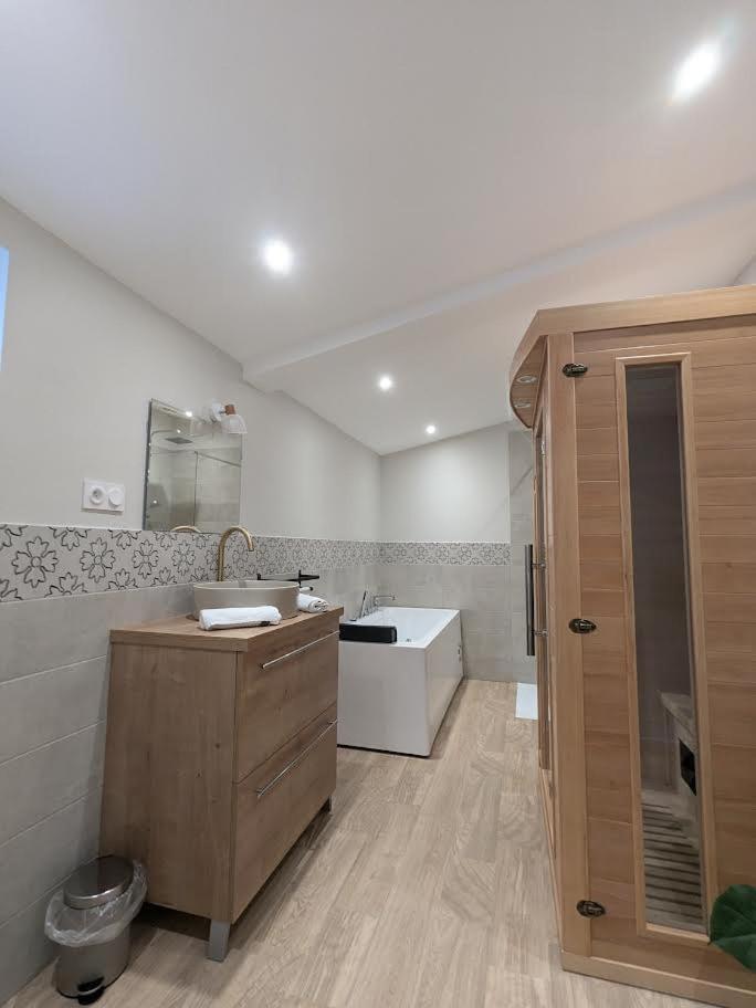 Le Boheme, Sauna & Spa Riorges エクステリア 写真